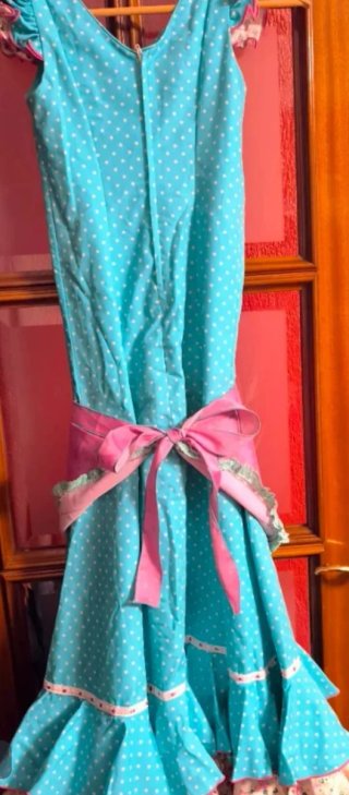 Traje de flamenca azul y rosa con lunares blanco
