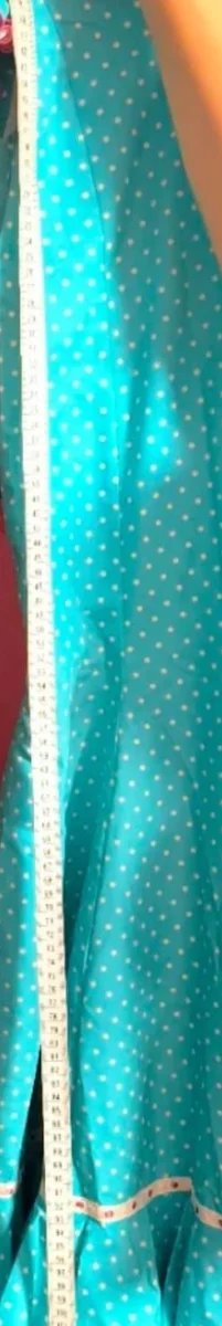 Traje de flamenca azul y rosa con lunares blanco