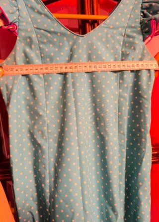 Traje de flamenca azul y rosa con lunares blanco