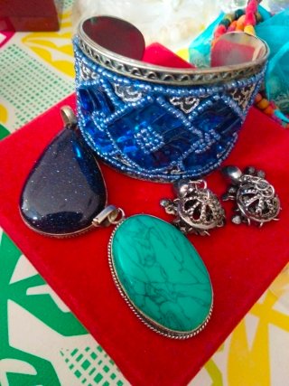 Pendientes étnicos plateados