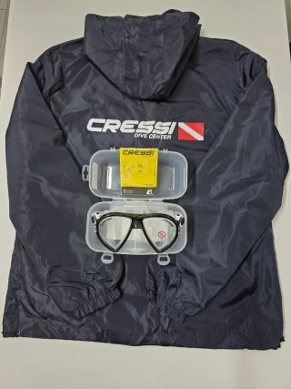 Gafas Cressi y chubasquero buceo