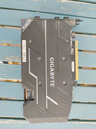 Tarjeta Gráfica Gigabyte RTX 2060 6GB