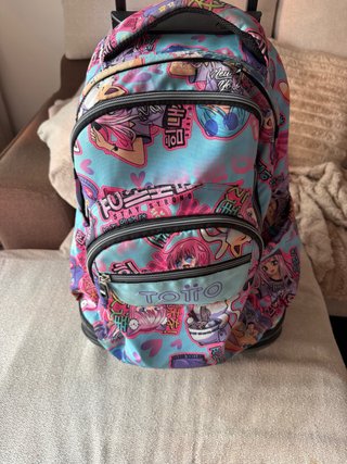 Mochila Totto con ruedas y estampado anime