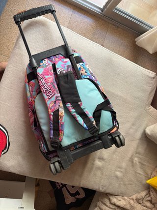 Mochila Totto con ruedas y estampado anime