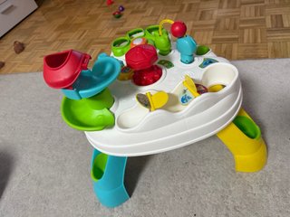 Mesa de juegos infantil
