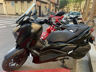 Yamaha TMAX 300 Tech MAX Negra