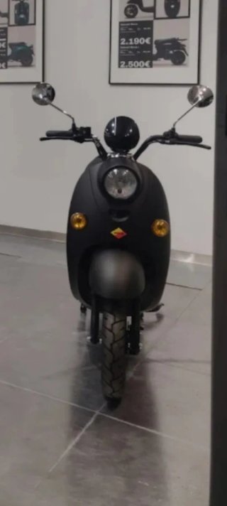 Moto Eléctrica Scooter 50cc Negra