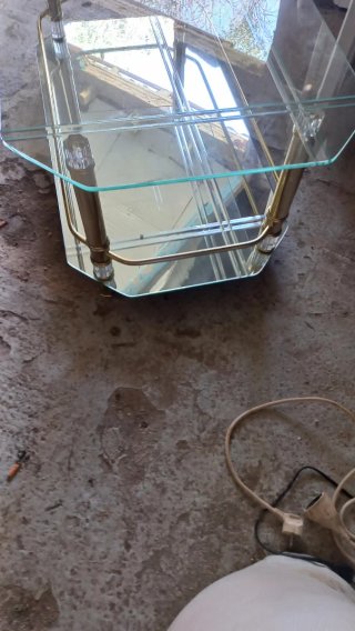 Mesa de centro cristal y metal dorado