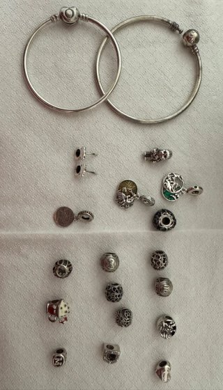 Pulseras Pandora Plata y charms, precio por unidad