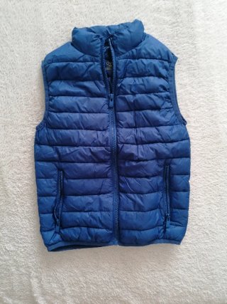 Conjunto Ropa Infantil: Chaleco Azul y Chubasquero