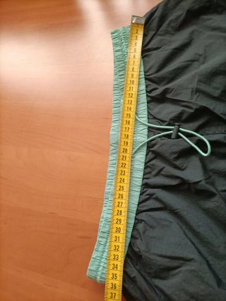 Shorts Stradivarius negro y verde