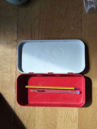 Estuche metálico TAP Portugal infantil