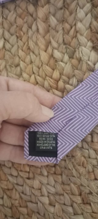 Corbata de seda púrpura y blanca