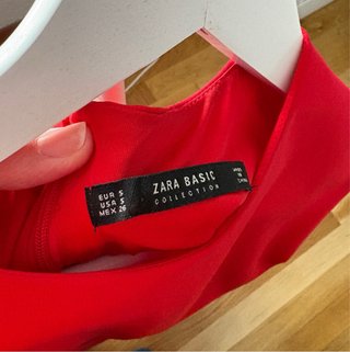Vestido rojo entallado sin mangas