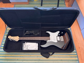 Yamaha Pacifica 112V + Ampli y Accesorios