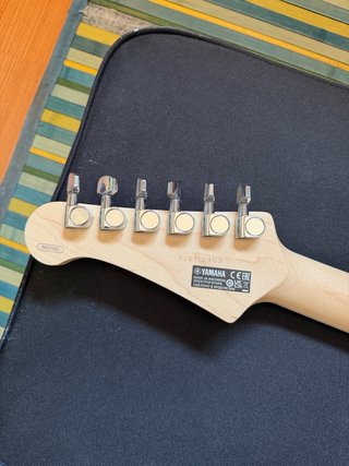 Yamaha Pacifica 112V + Ampli y Accesorios