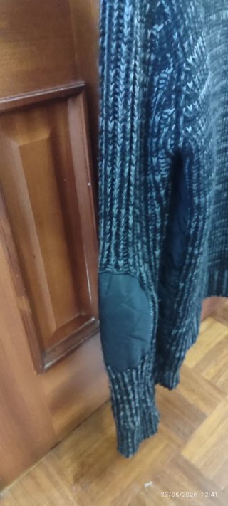 Chaqueta acolchada con cuello de pelo