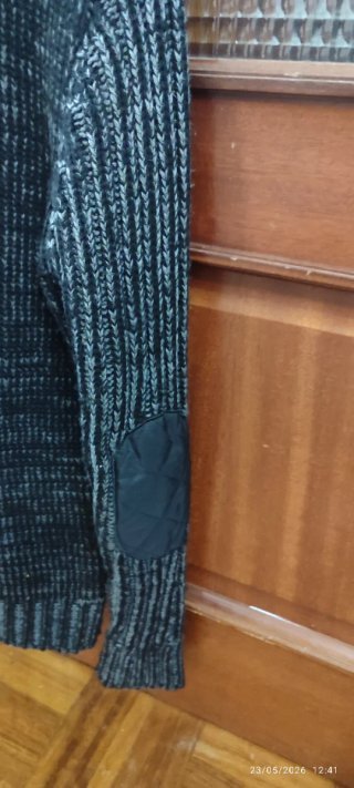 Chaqueta acolchada con cuello de pelo
