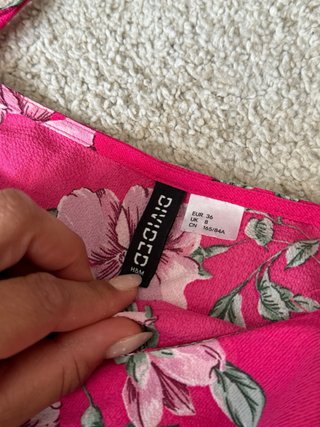 Top floral hombros descubiertos talla S