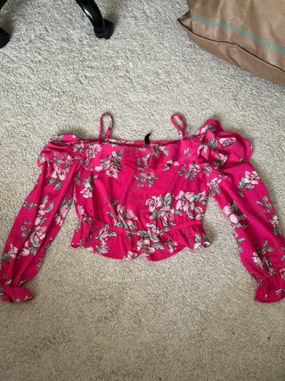 Top floral hombros descubiertos talla S