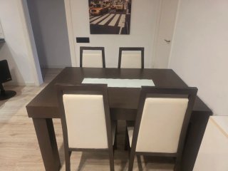 Mesa de comedor y 4 sillas
