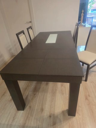 Mesa de comedor y 4 sillas