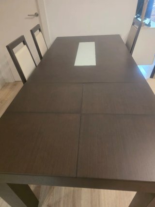 Mesa de comedor y 4 sillas