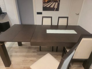 Mesa de comedor y 4 sillas