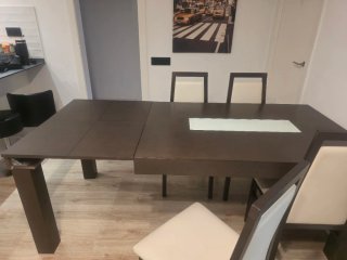 Mesa de comedor y 4 sillas