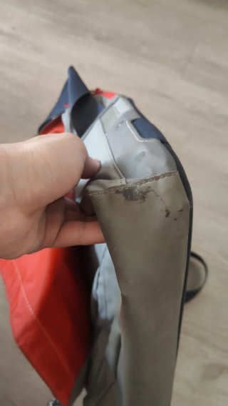 Bandolera/Maletín gris y rojo