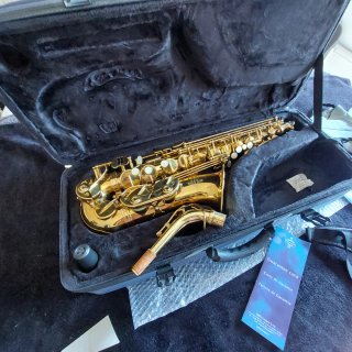 Saxofón alto Dorado