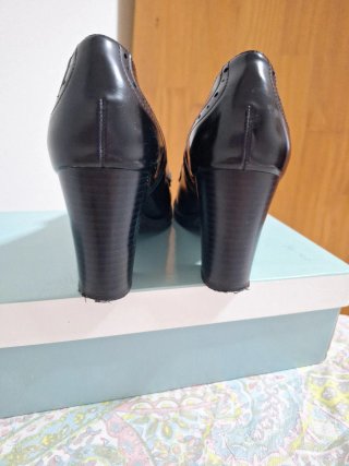 Zapatos de tacón anchos negros
