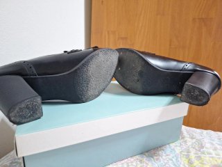 Zapatos de tacón anchos negros