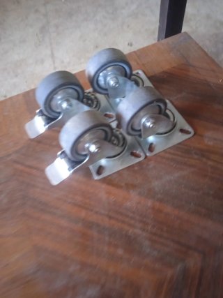 4 Ruedas Giratorias con Freno 5cm