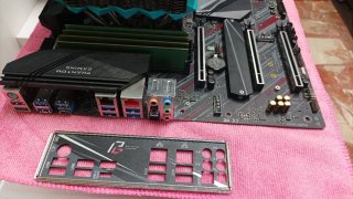 Threadripper 1920X + X399 Phantom Gaming 6 + 32GB