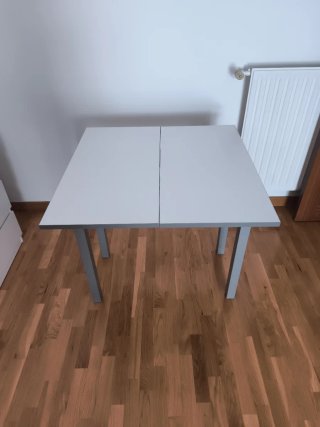 Mesa de cocina extensible gris y blanca
