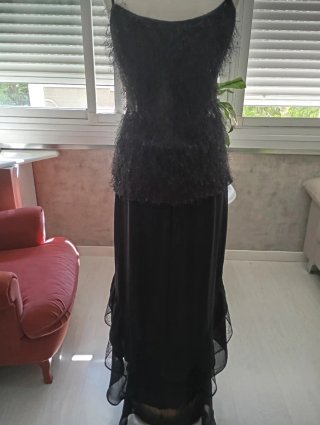 Vestido de fiesta negro con flecos