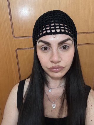 Cappello uncinetto nero con pendenti