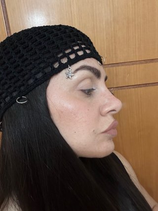 Cappello uncinetto nero con pendenti