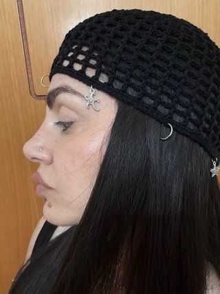 Cappello uncinetto nero con pendenti