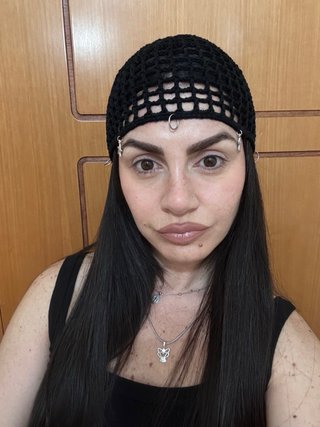 Cappello uncinetto nero con pendenti