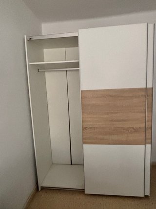 Armario puertas correderas color blanco y madera