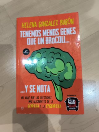 Tenemos menos genes que un brócoli-- y se nota ...