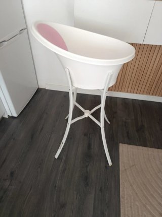 Bañera bebé blanca con soporte