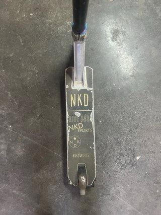 Patinete NKD Plata y Negro