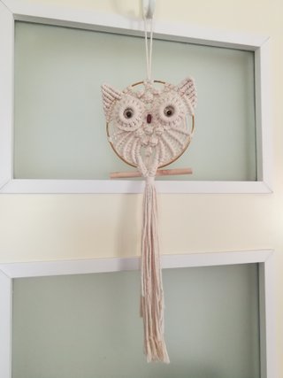 Búho colgante decorativo de macramé
