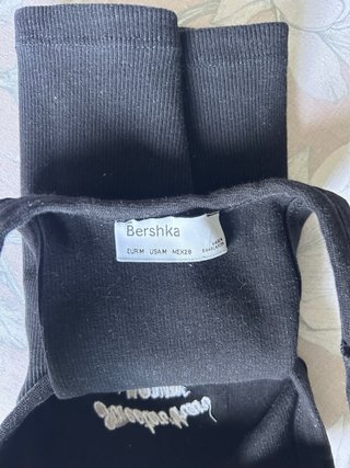 Top Bershka negro