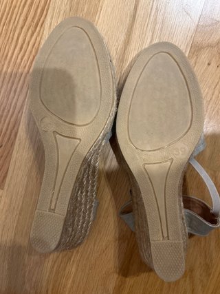 Sandalias cuña beige oscuro