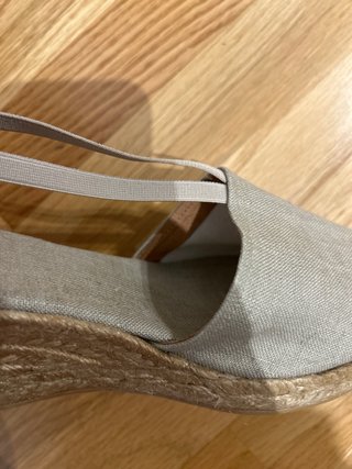 Sandalias cuña beige oscuro