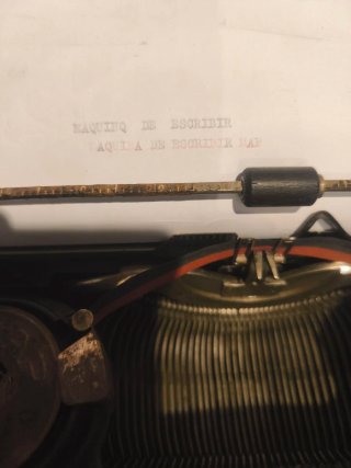 Máquina de escribir MAP antigua